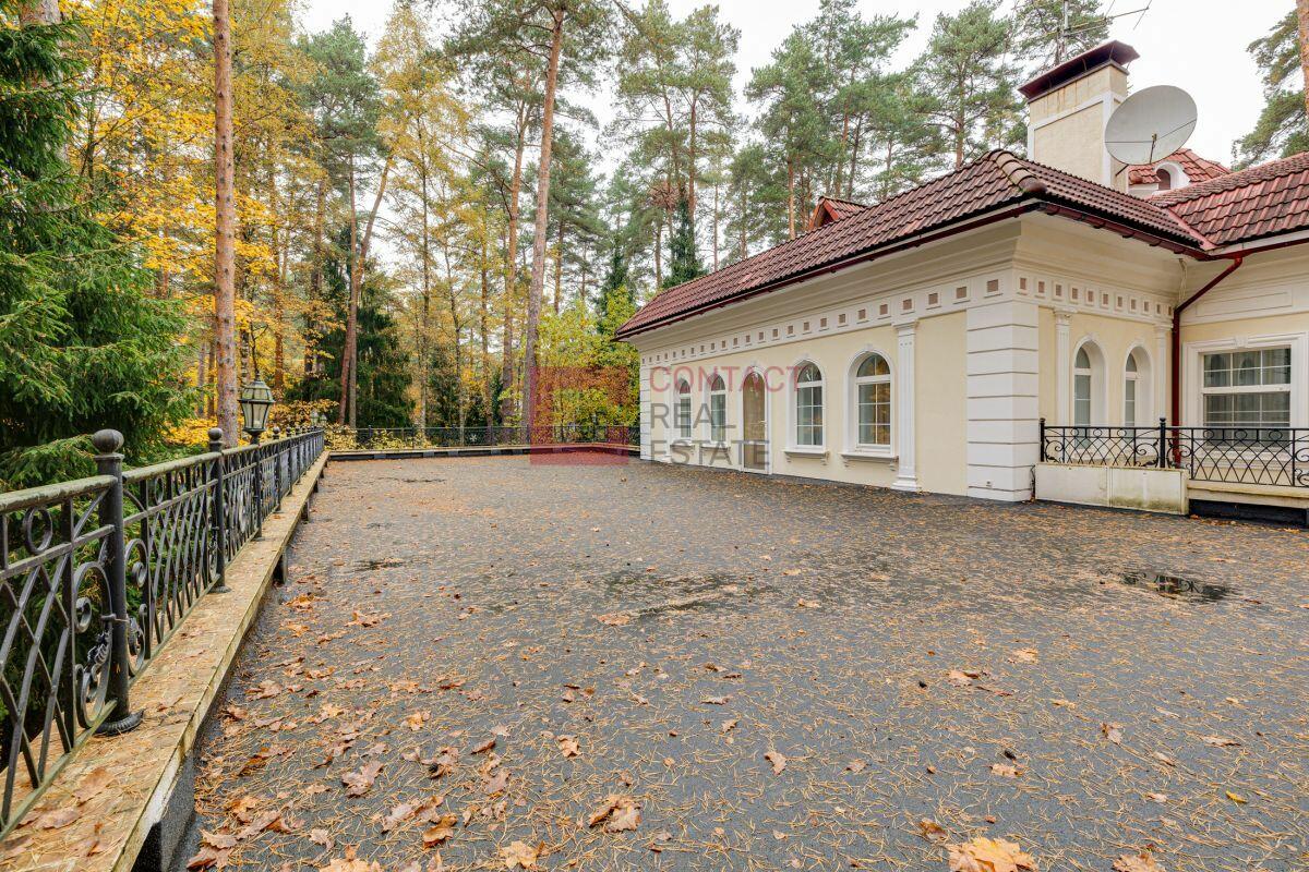 2-этажный коттедж 1 250 м² с отделкой