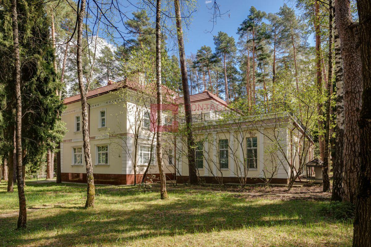 2-этажный коттедж 1 250 м² с отделкой