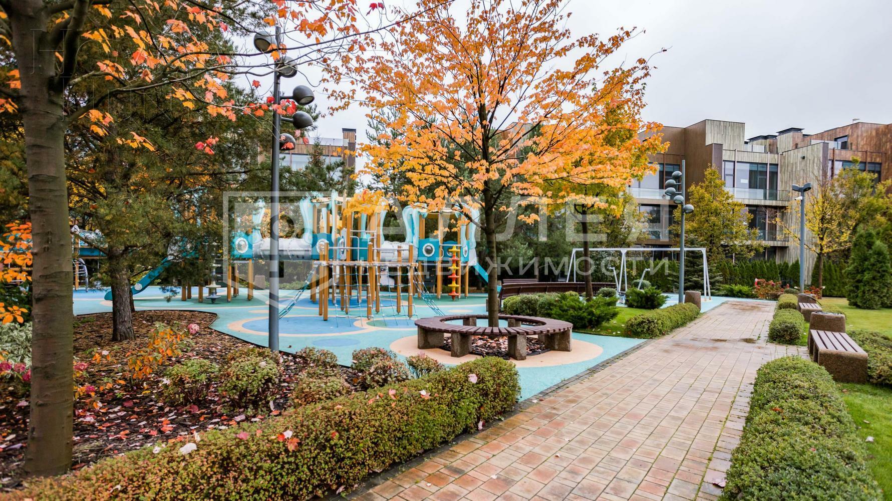 3-этажный таунхаус 238 м² без отделки