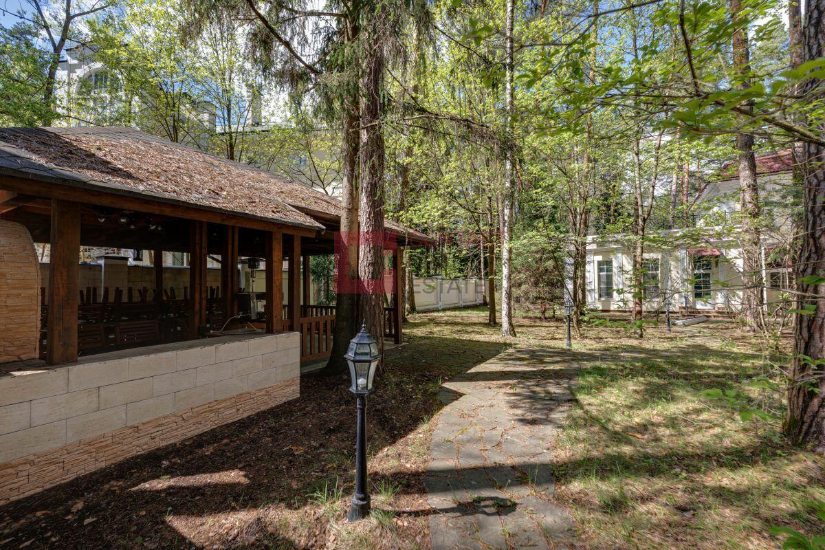 2-этажный коттедж 1 250 м² с отделкой