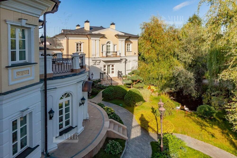 2-этажный коттедж 2 000 м² с отделкой