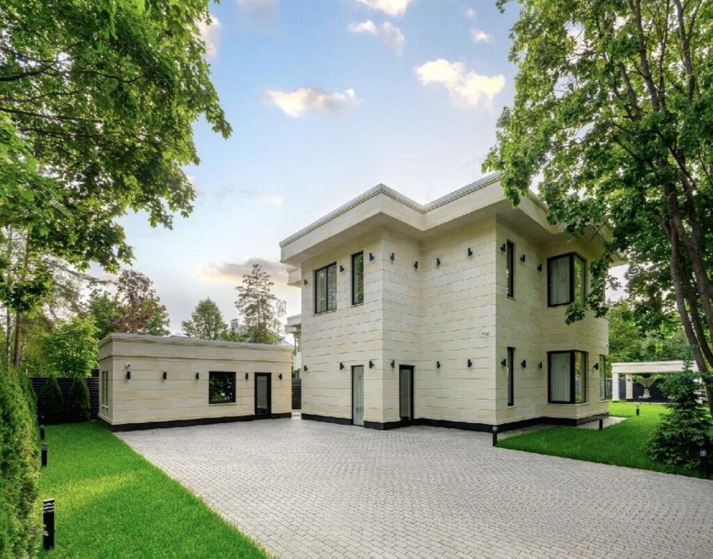 2-этажный коттедж 350 м² с отделкой