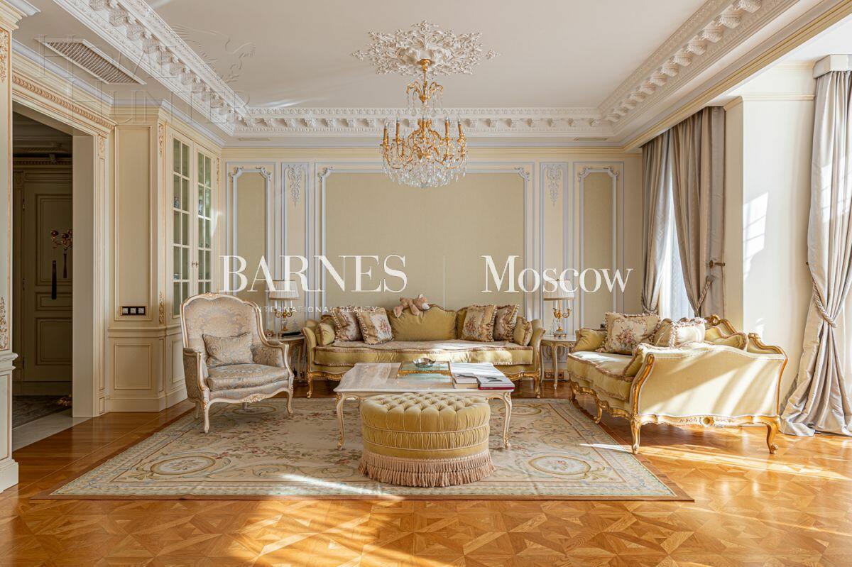 4-КОМН. КВАРТИРА С ОТДЕЛКОЙ 190 М² НА 3 ЭТАЖЕ