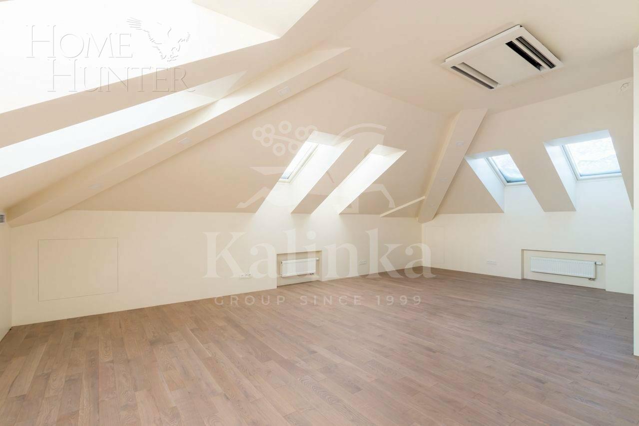 3-этажный коттедж 700 м² с отделкой