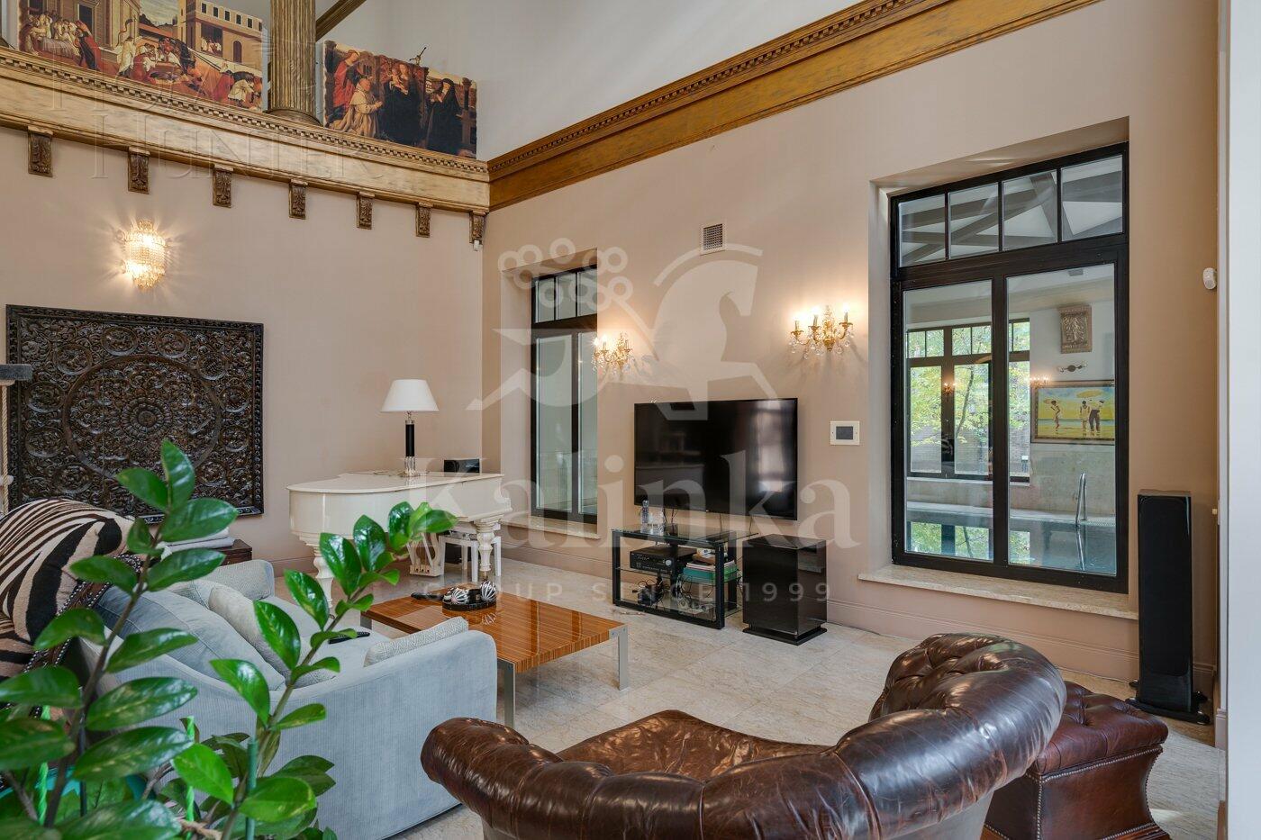 2-этажный коттедж 1 400 м² с отделкой