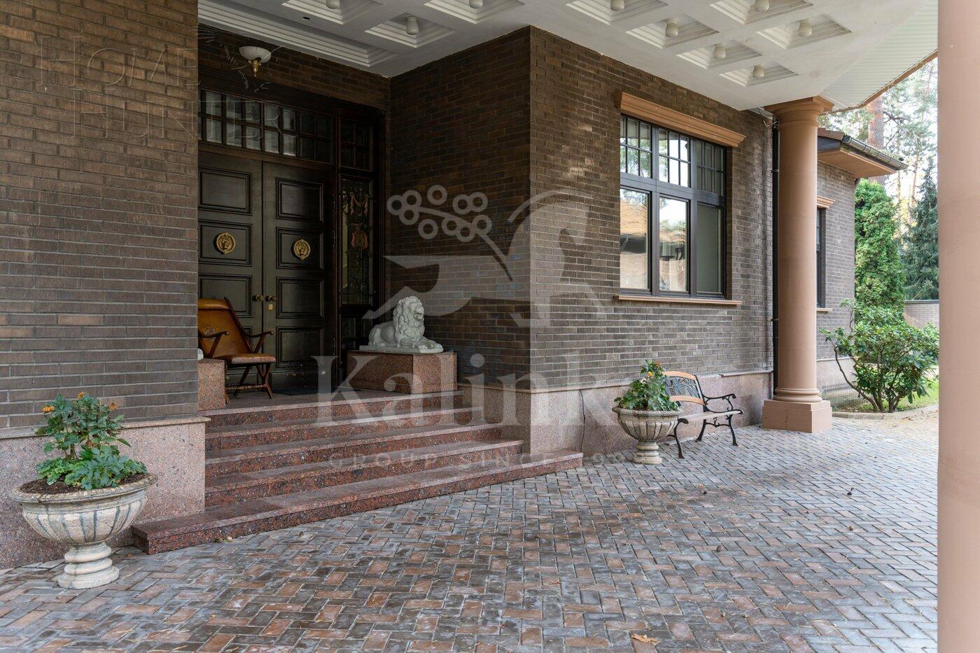 2-этажный коттедж 1 400 м² с отделкой