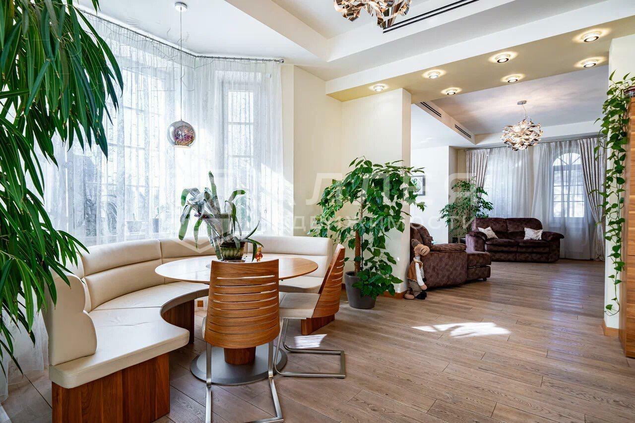 2-этажный коттедж 617.5 м² с отделкой