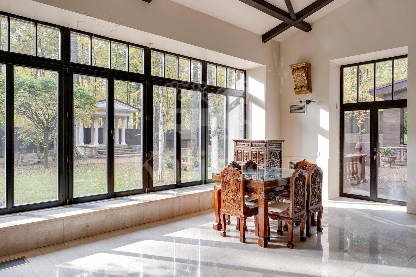 2-этажный коттедж 1 400 м² с отделкой