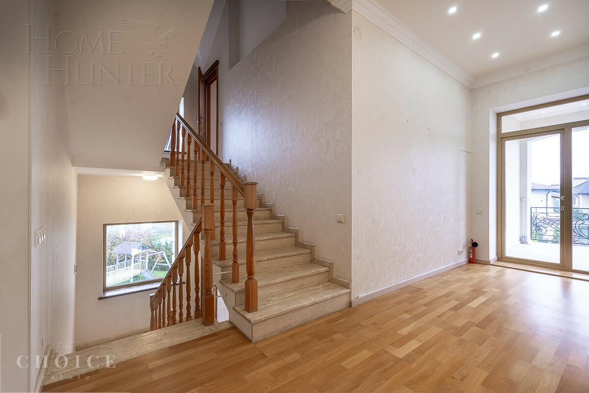 2-этажный коттедж 450 м² с отделкой