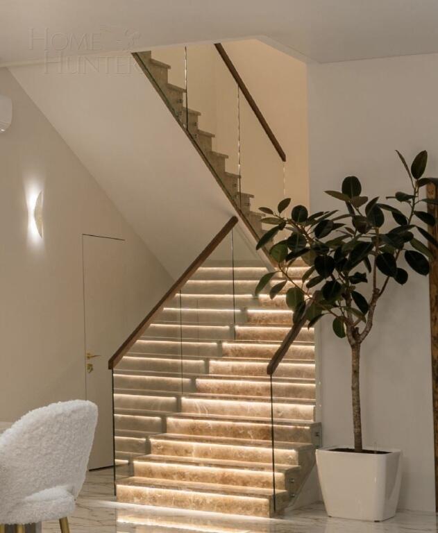 2-этажный коттедж 350 м² с отделкой