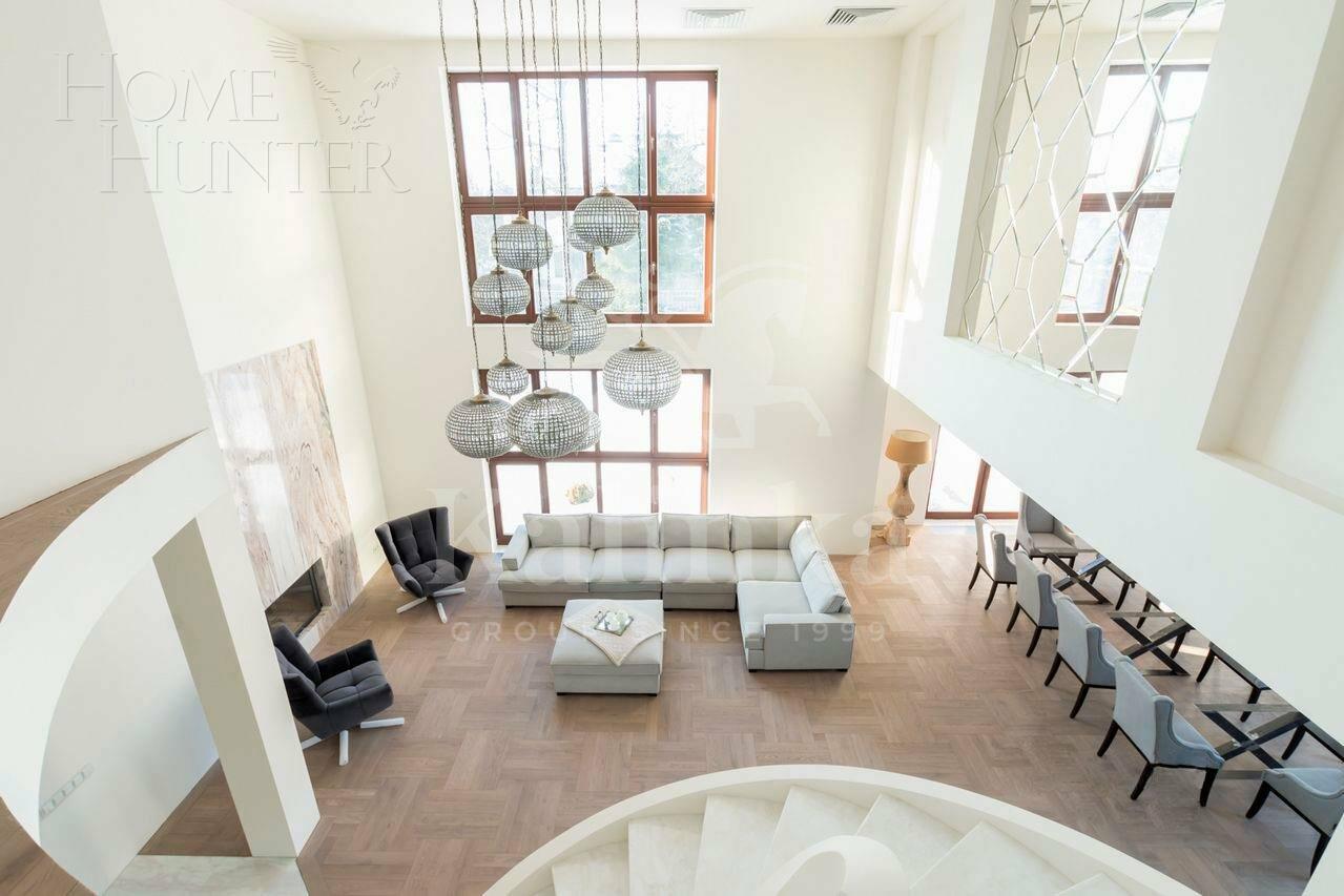 3-этажный коттедж 700 м² с отделкой