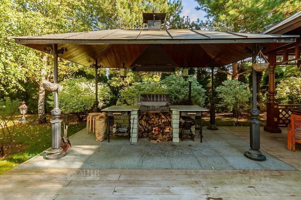 2-этажный коттедж 2 000 м² с отделкой