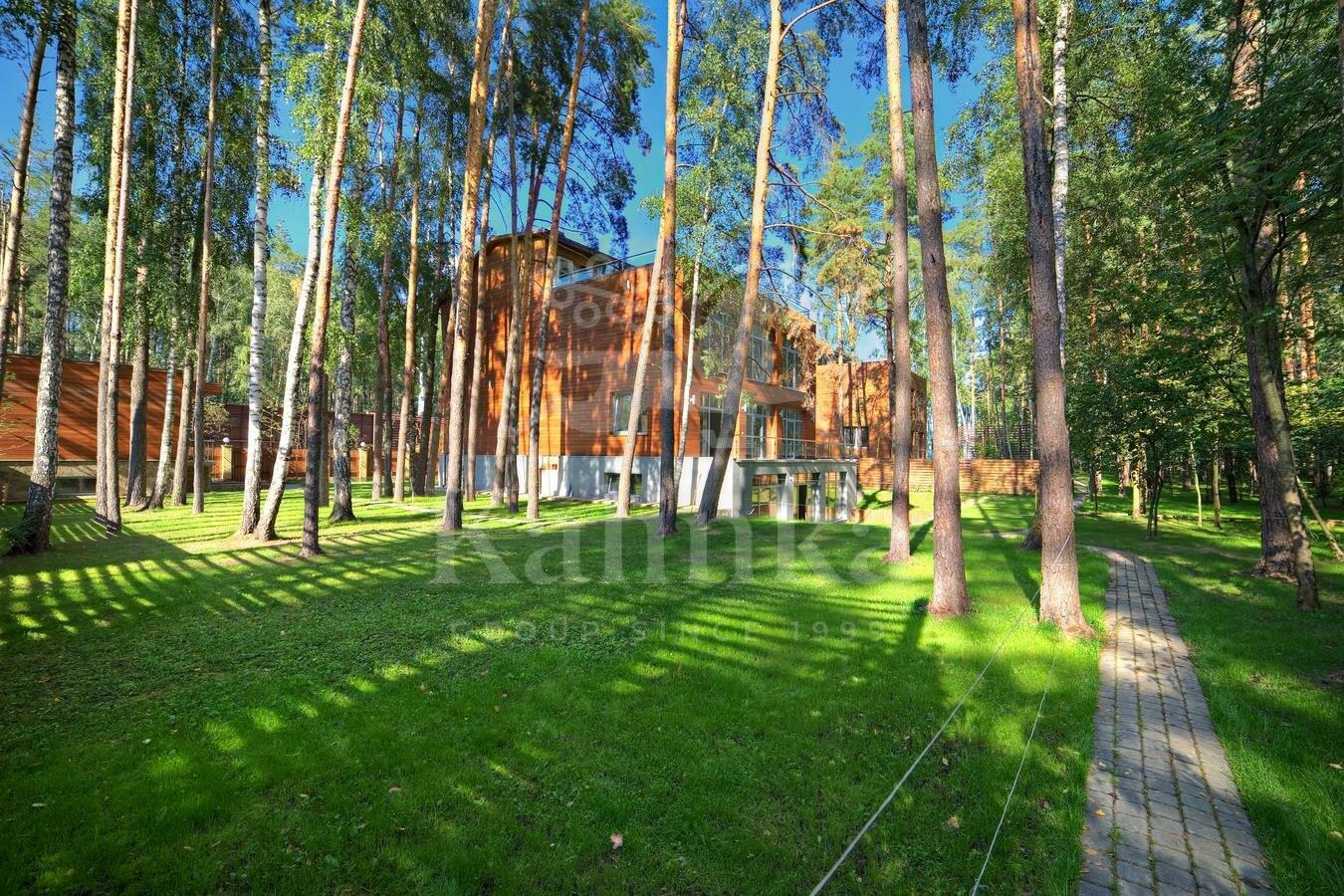 2-этажный коттедж 640 м² с отделкой