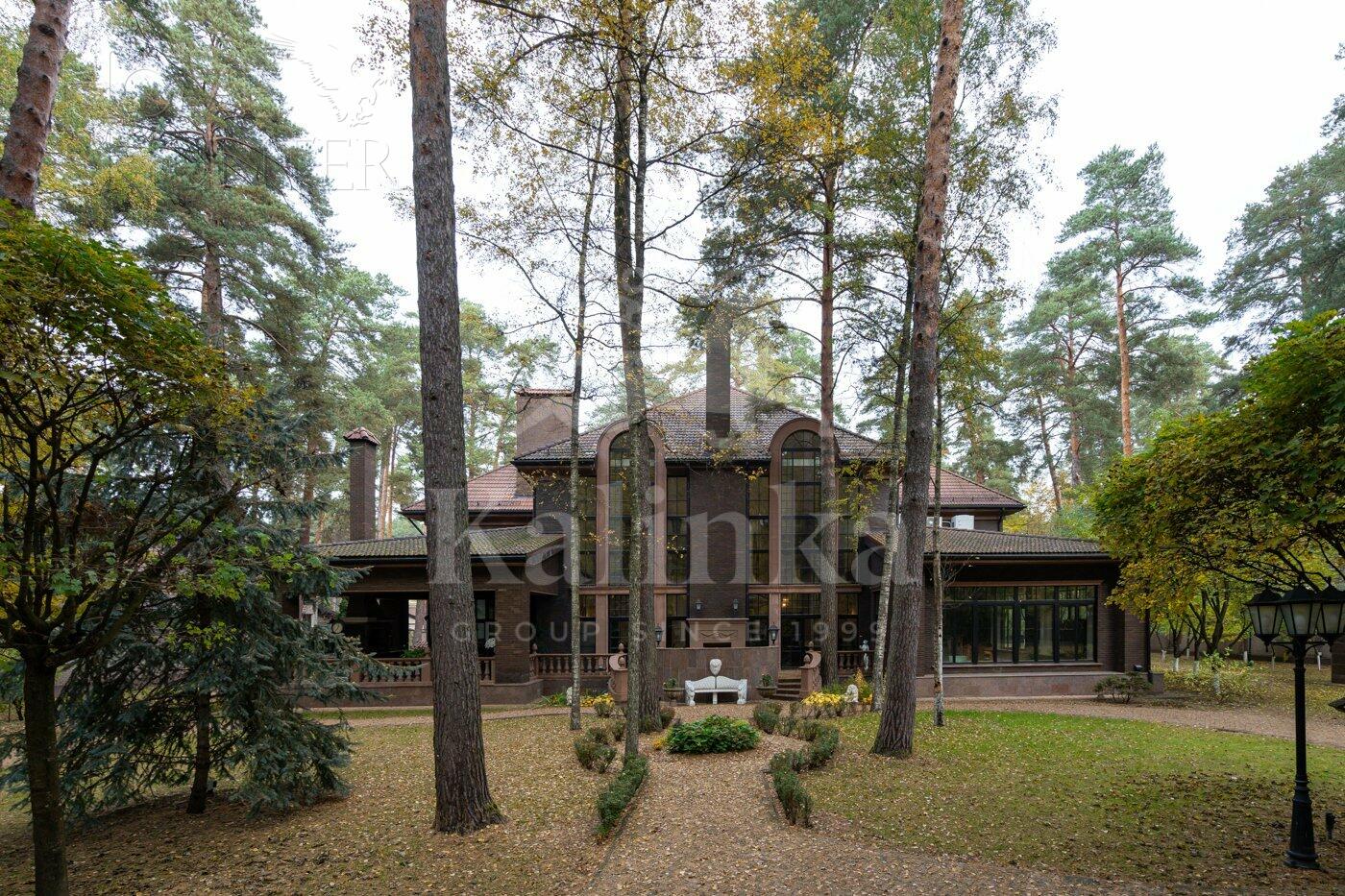 2-этажный коттедж 1 400 м² с отделкой