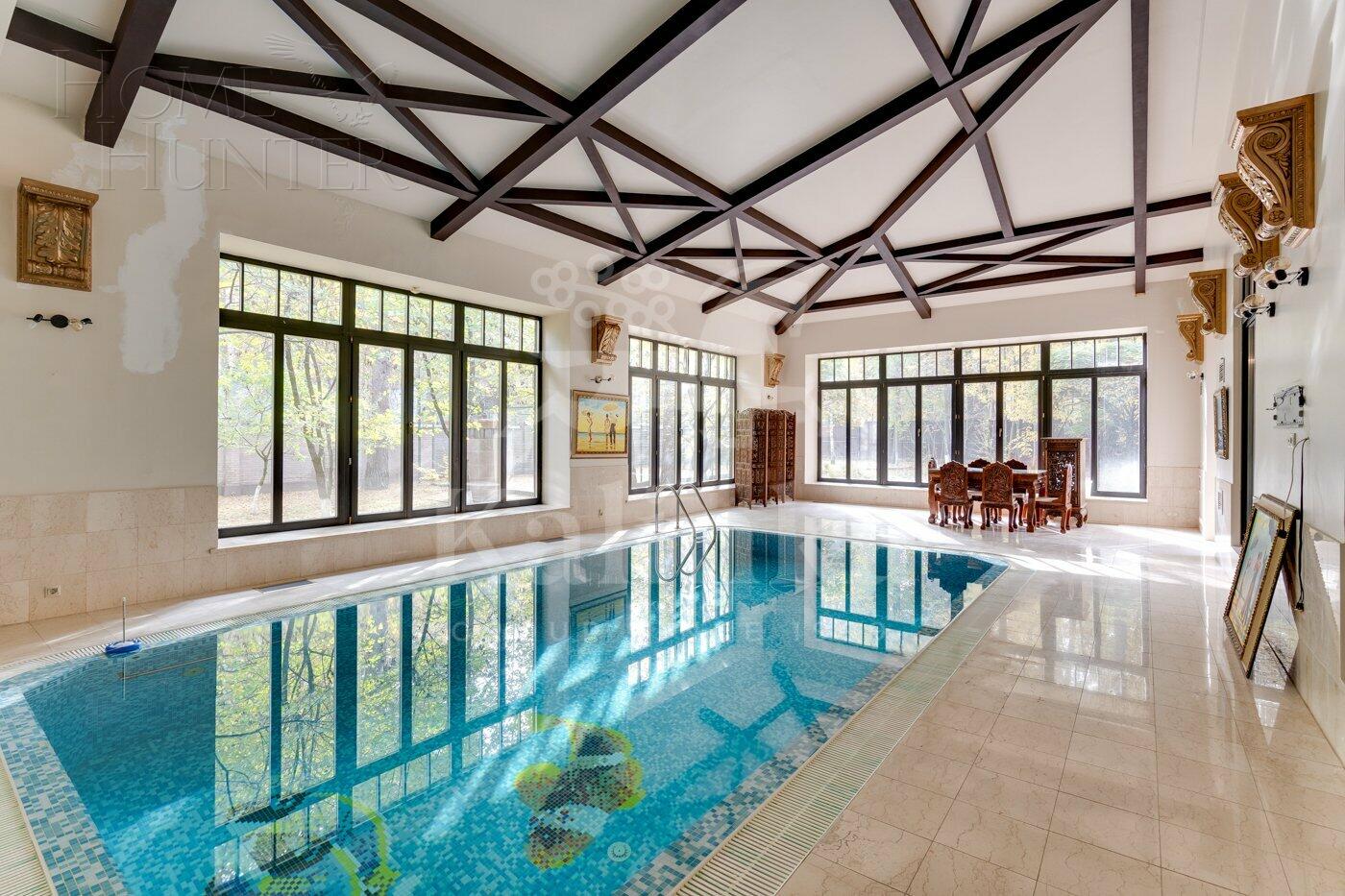 2-этажный коттедж 1 400 м² с отделкой