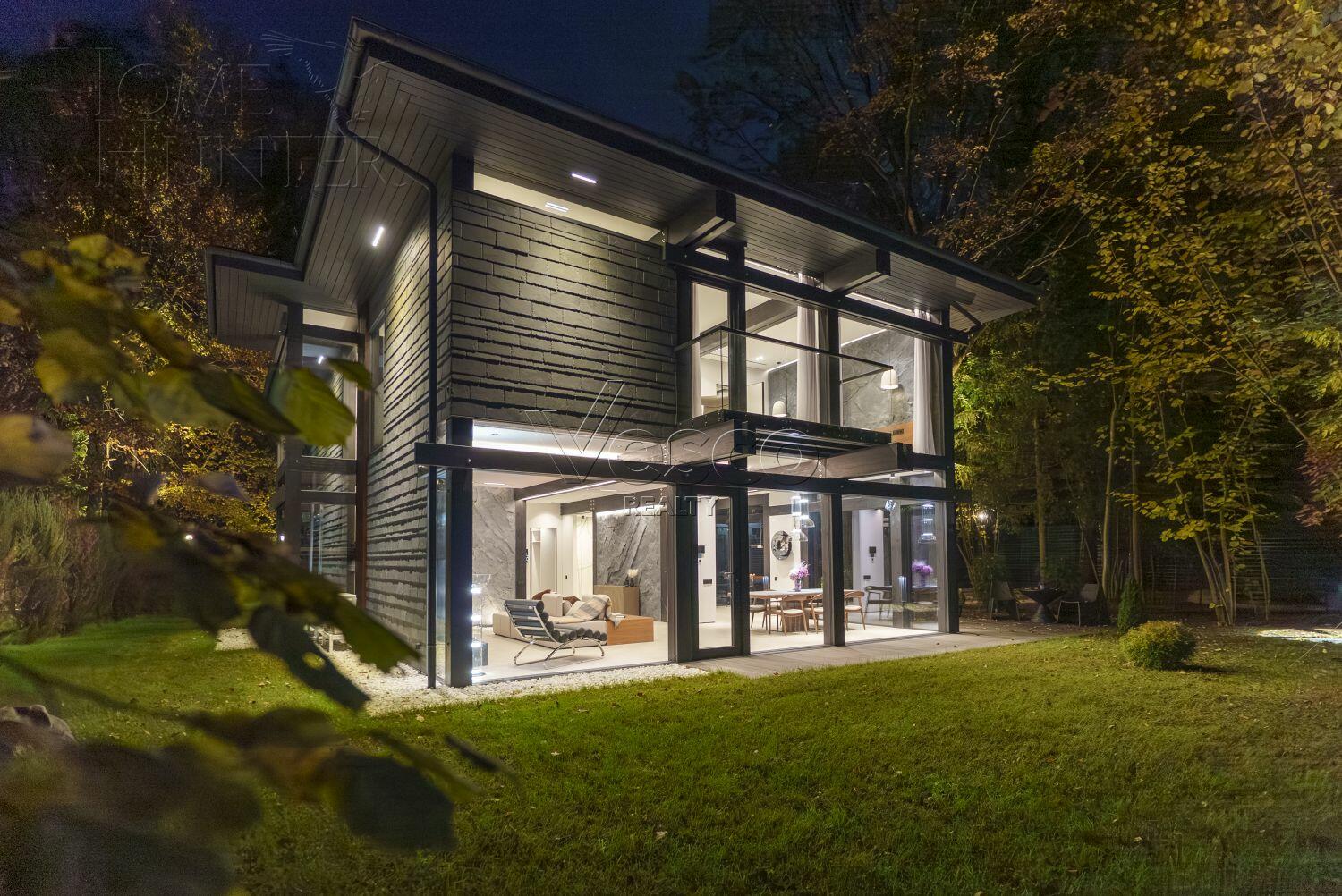 2-этажный коттедж 300 м² с отделкой