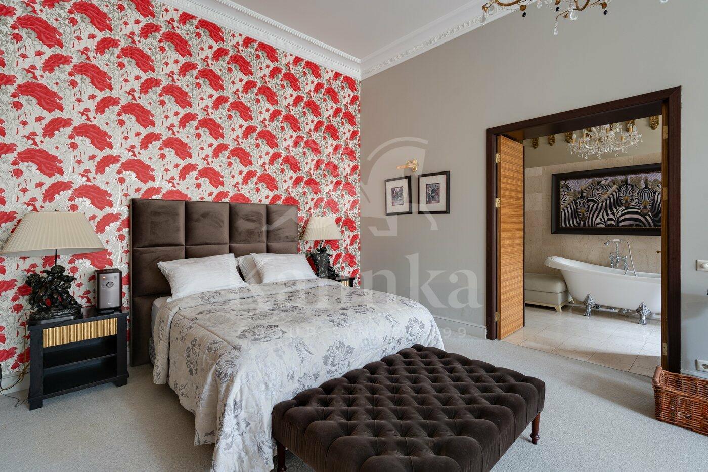 2-этажный коттедж 1 400 м² с отделкой