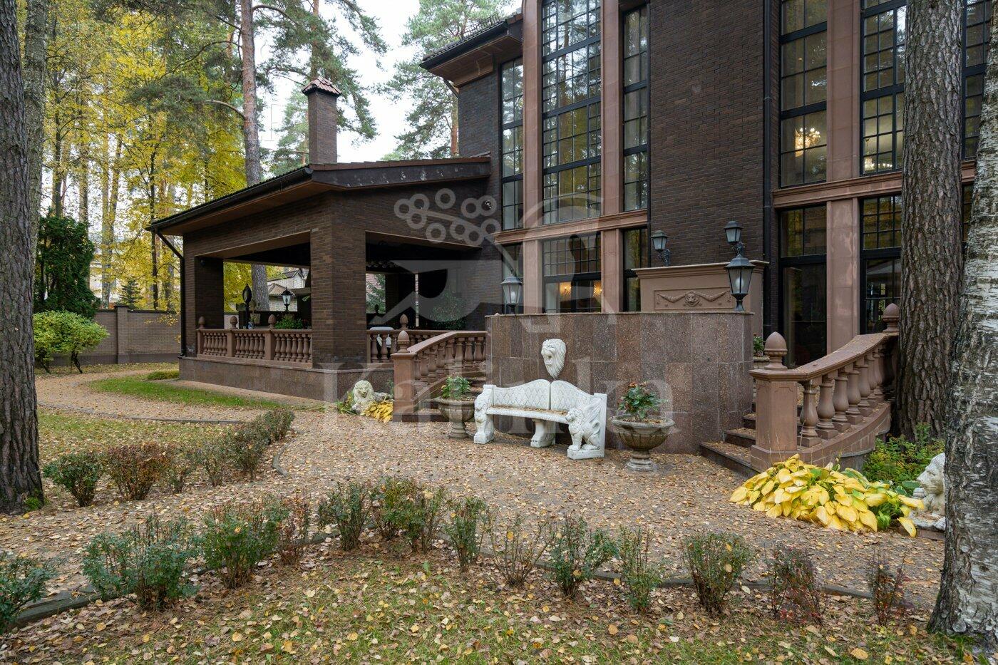 2-этажный коттедж 1 400 м² с отделкой