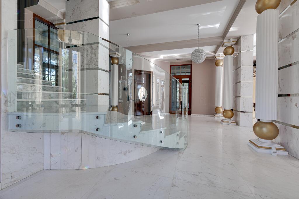 2-этажный коттедж 1 200 м² с отделкой