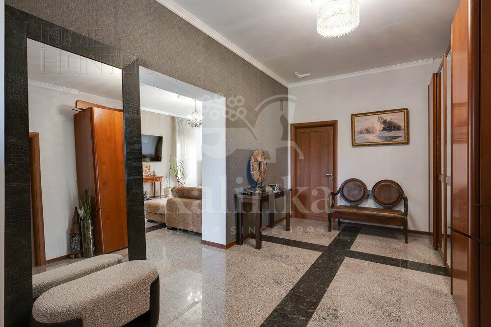 2-этажный коттедж 750 м² с отделкой