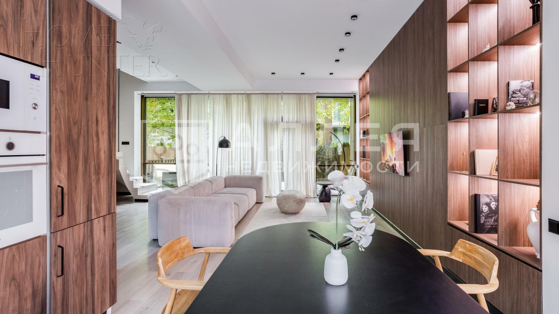 3-этажный таунхаус 240 м² с отделкой