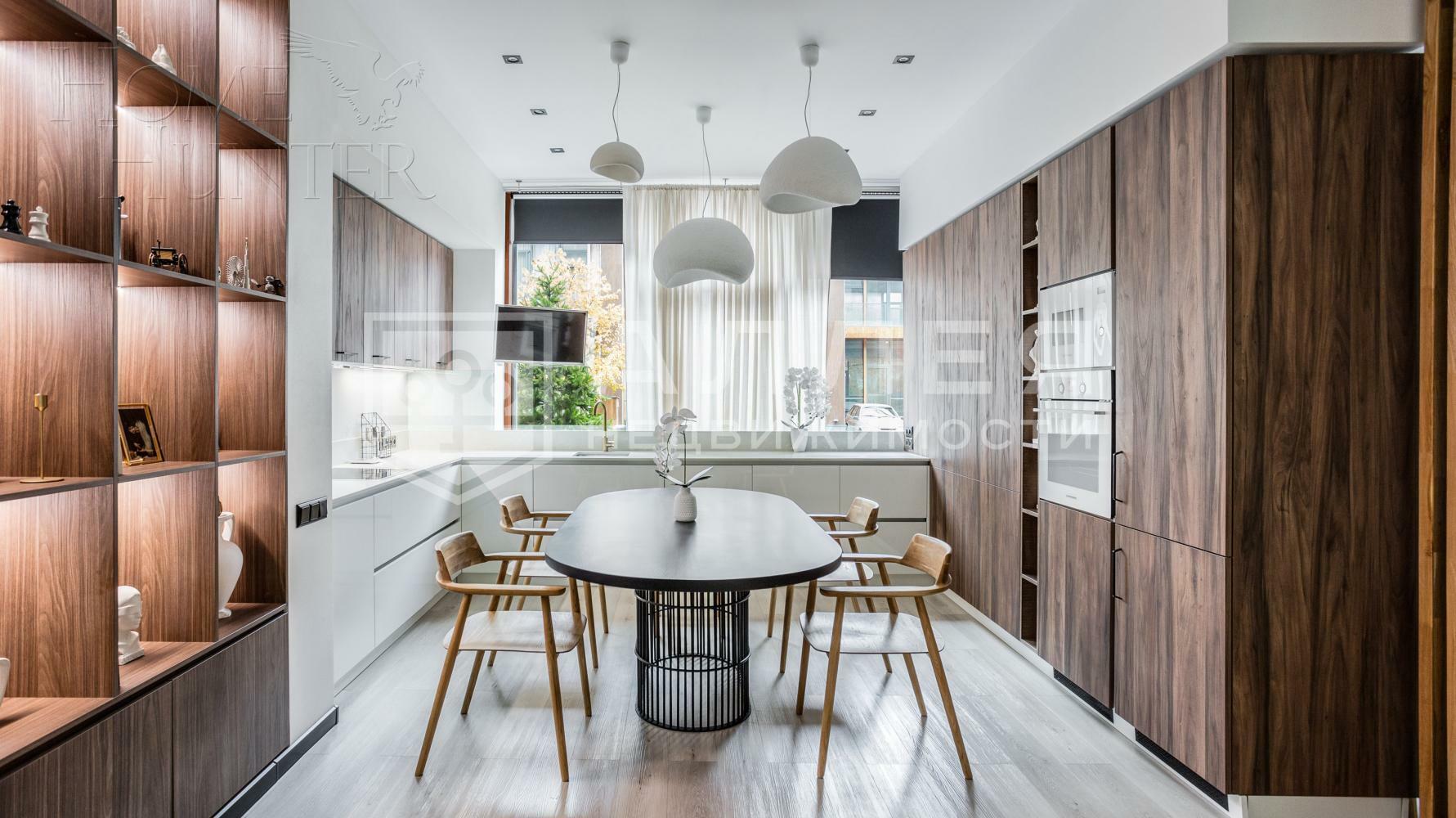 3-этажный таунхаус 240 м² с отделкой