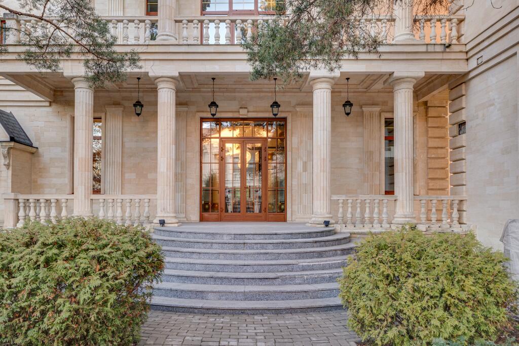 2-этажный коттедж 1 200 м² с отделкой