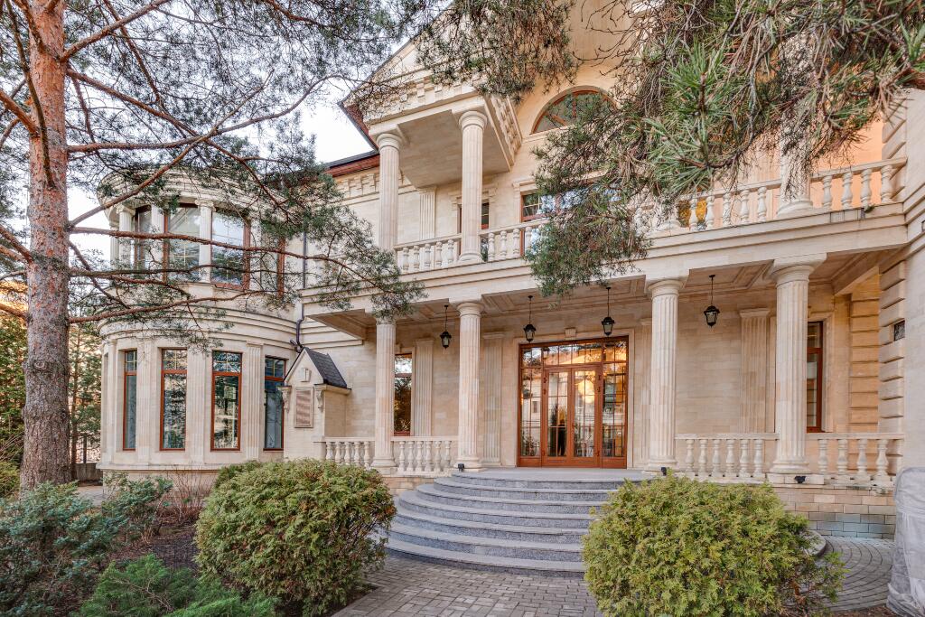 2-этажный коттедж 1 200 м² с отделкой