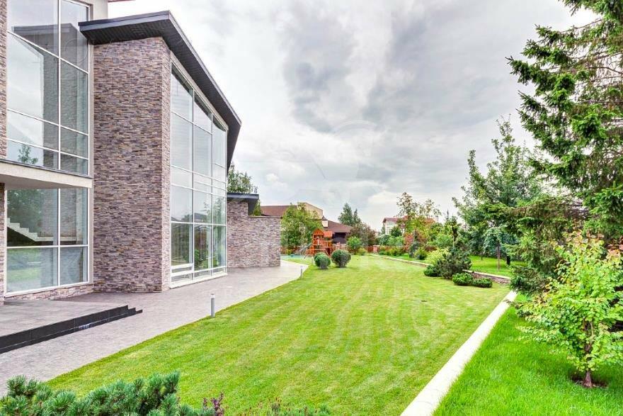 2-этажный коттедж 1 700 м² без отделки