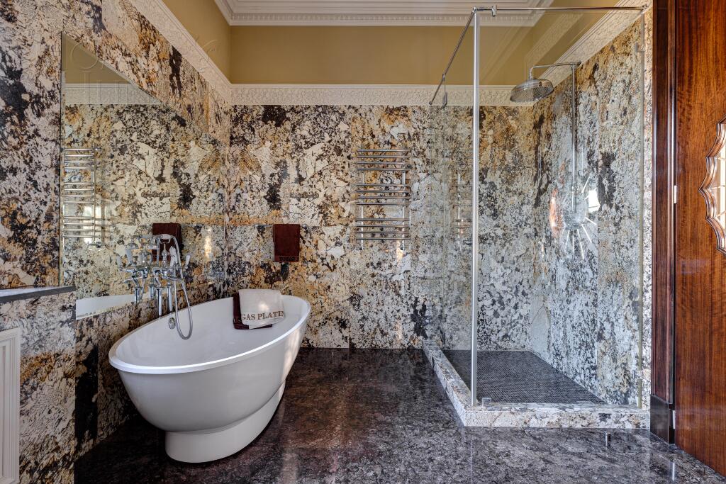 2-этажный коттедж 1 200 м² с отделкой