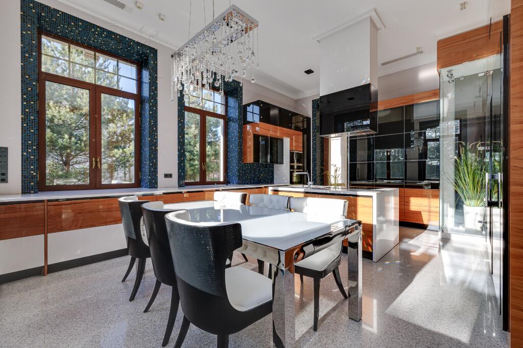 2-этажный коттедж 1 200 м² с отделкой