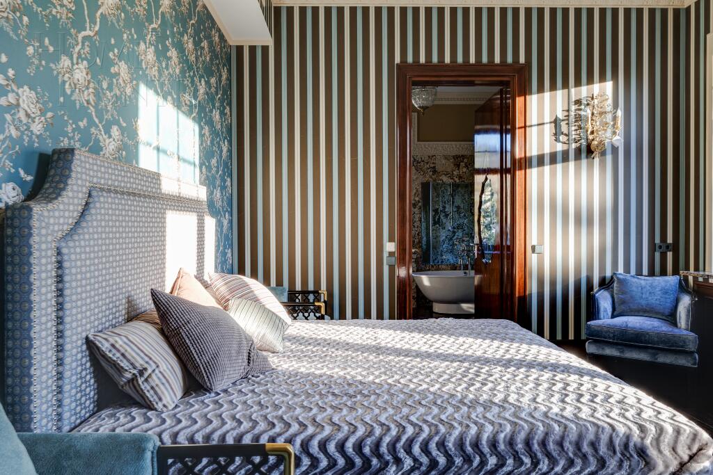 2-этажный коттедж 1 200 м² с отделкой