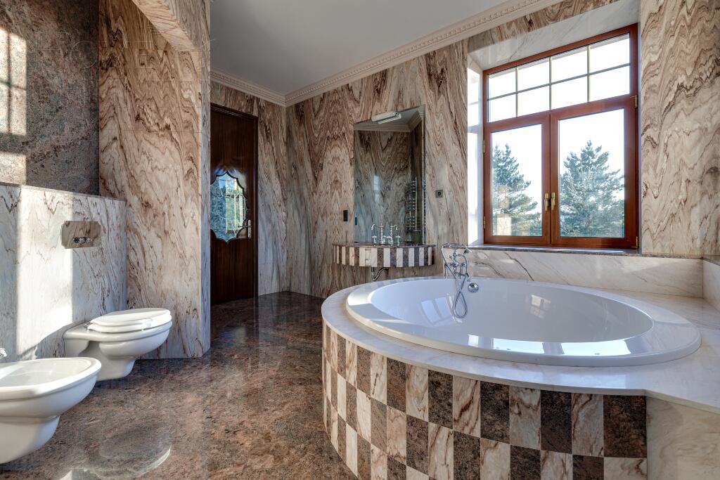 2-этажный коттедж 1 200 м² с отделкой