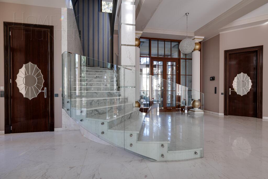 2-этажный коттедж 1 200 м² с отделкой