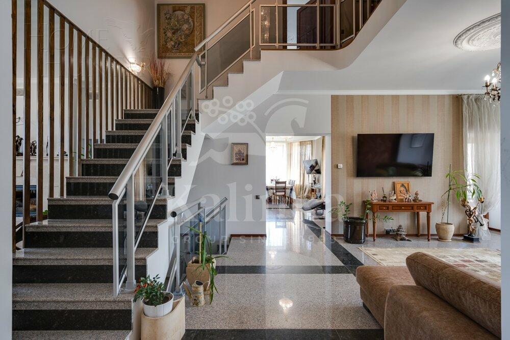 2-этажный коттедж 750 м² с отделкой