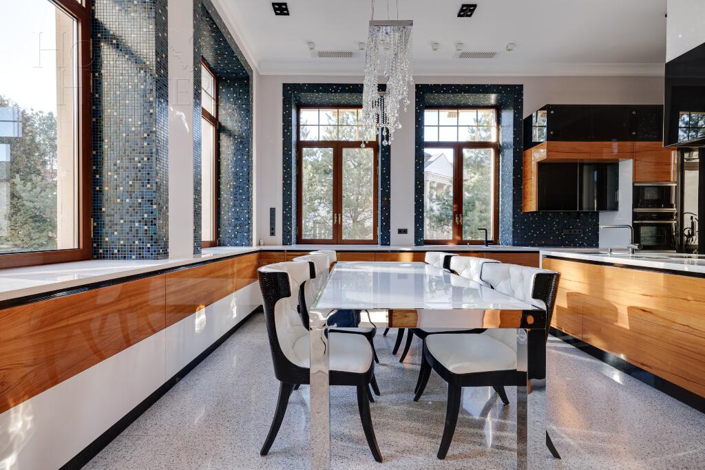 2-этажный коттедж 1 200 м² с отделкой