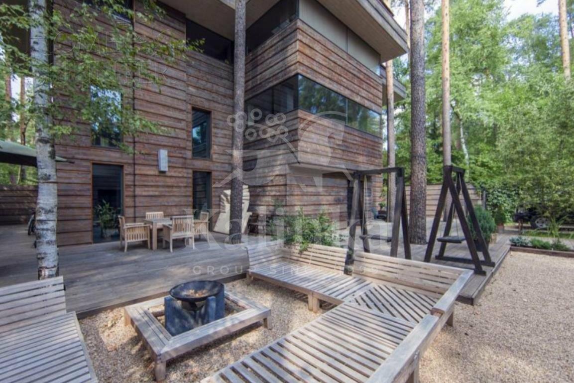 4-этажный коттедж 750 м² с отделкой