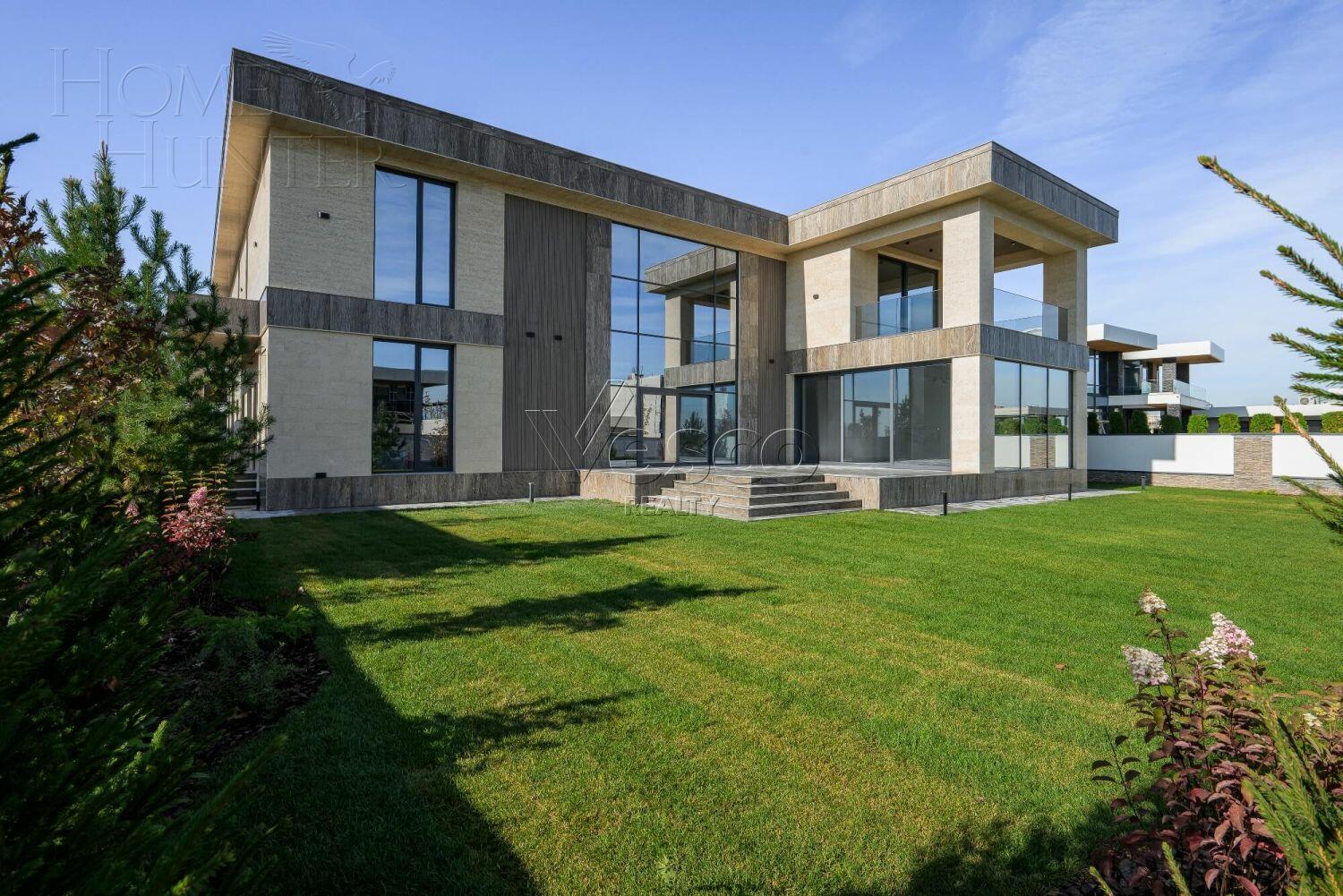 2-этажный коттедж 940 м² без отделки