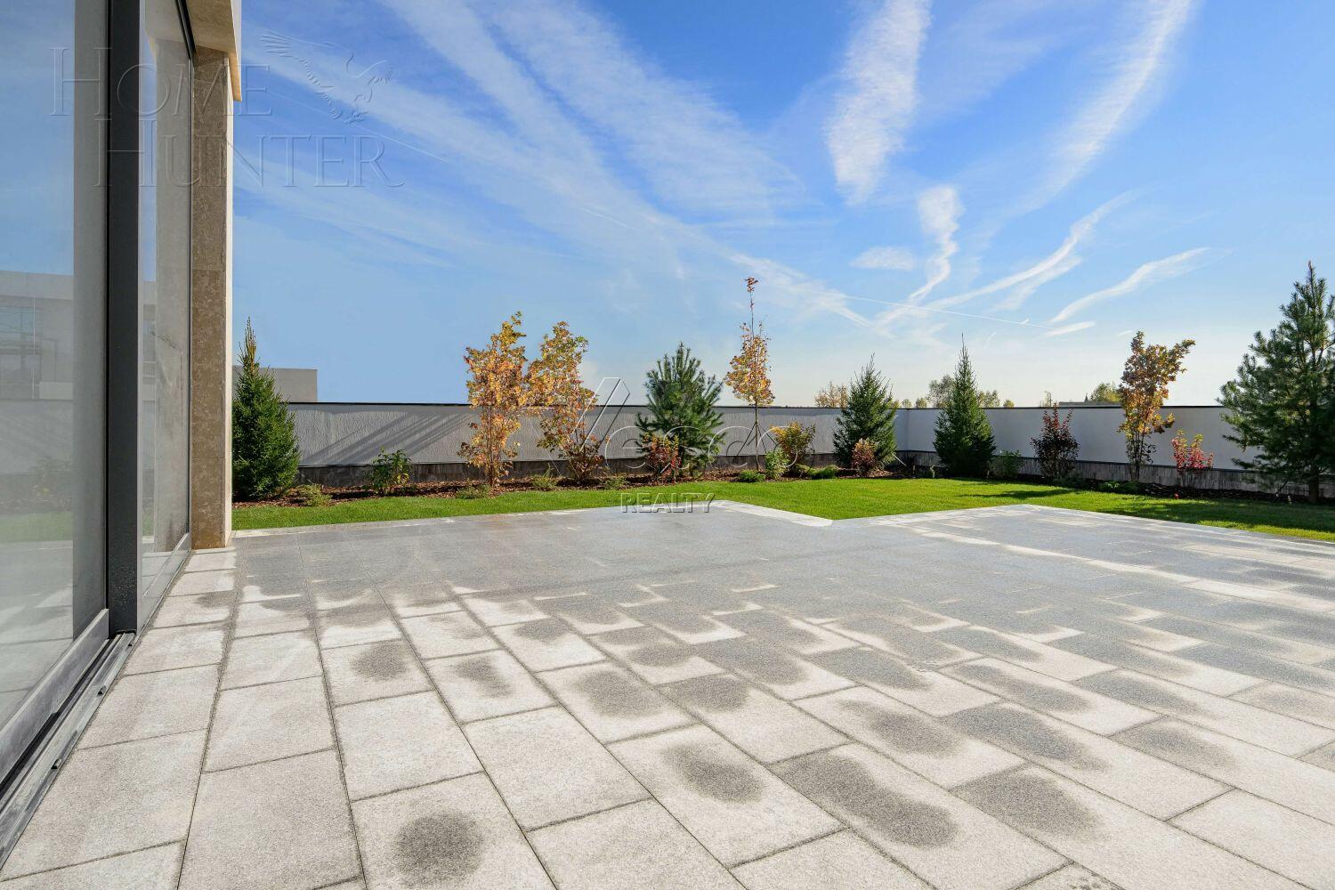 2-этажный коттедж 940 м² без отделки