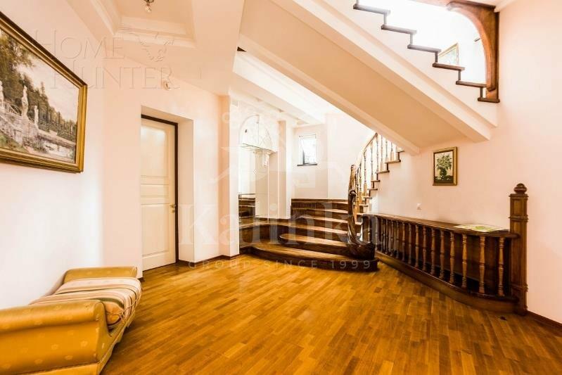 3-этажный коттедж 560 м² с отделкой