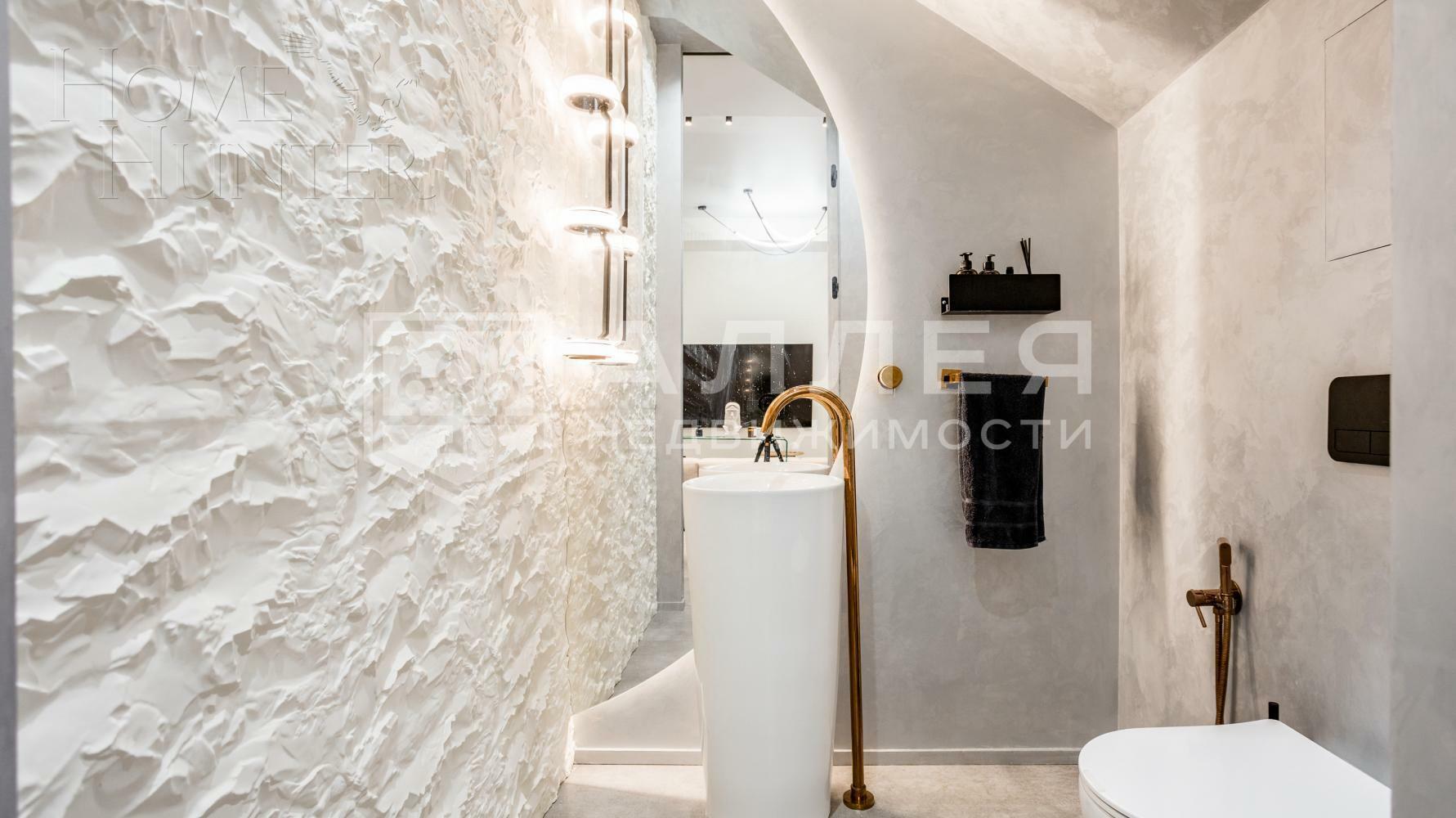 3-этажный таунхаус 240 м² с отделкой