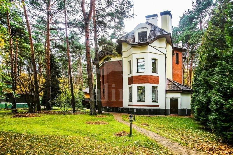 3-этажный коттедж 560 м² с отделкой