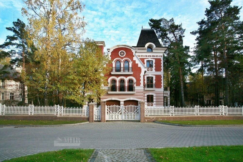 2-этажный коттедж 702 м² с отделкой