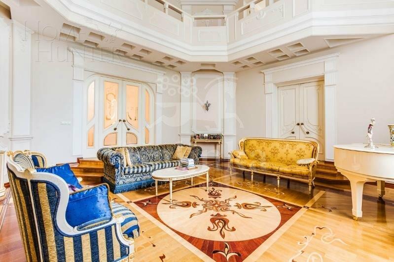 3-этажный коттедж 560 м² с отделкой