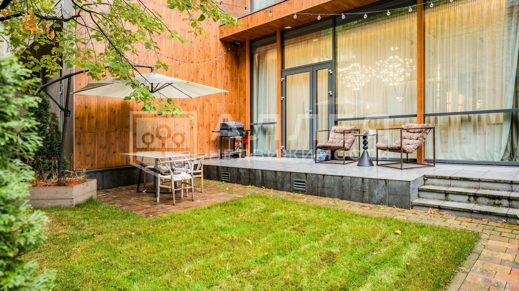 3-этажный таунхаус 240 м² с отделкой