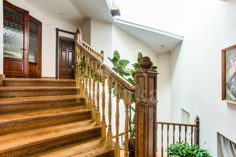 3-этажный коттедж 560 м² с отделкой