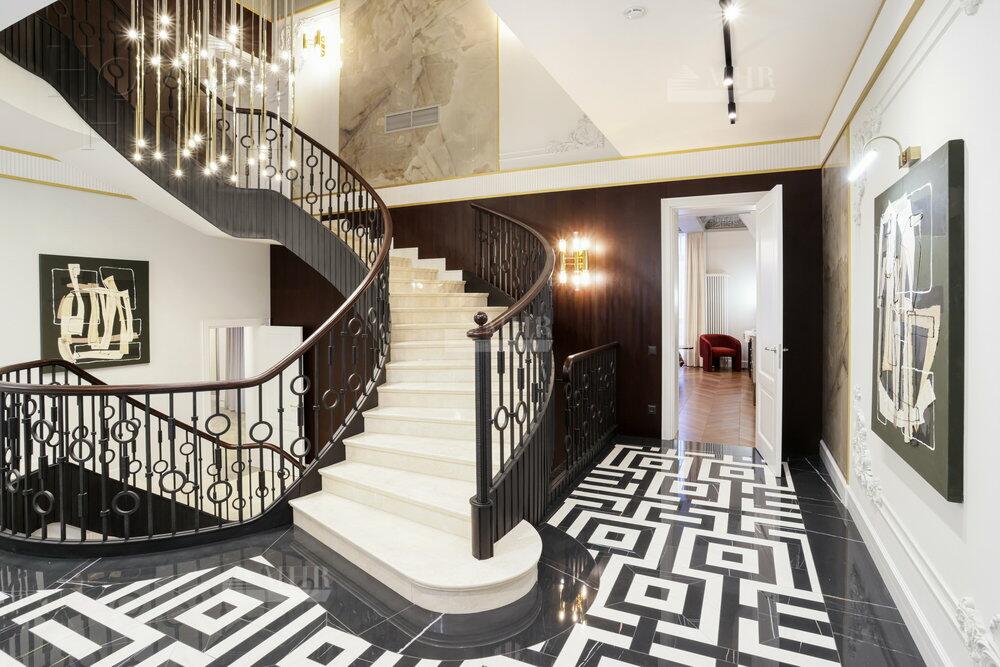 2-этажный коттедж 702 м² с отделкой