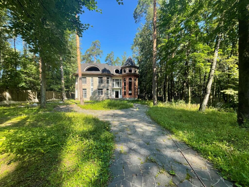 2-этажный коттедж 720 м² без отделки