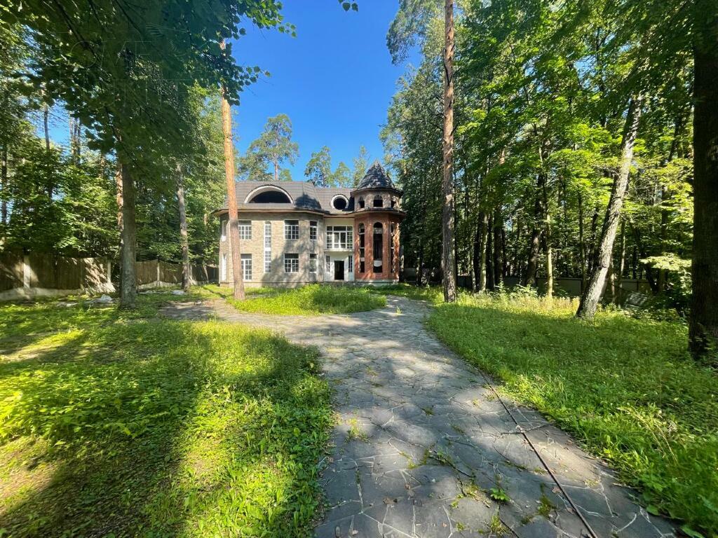 2-этажный коттедж 720 м² без отделки