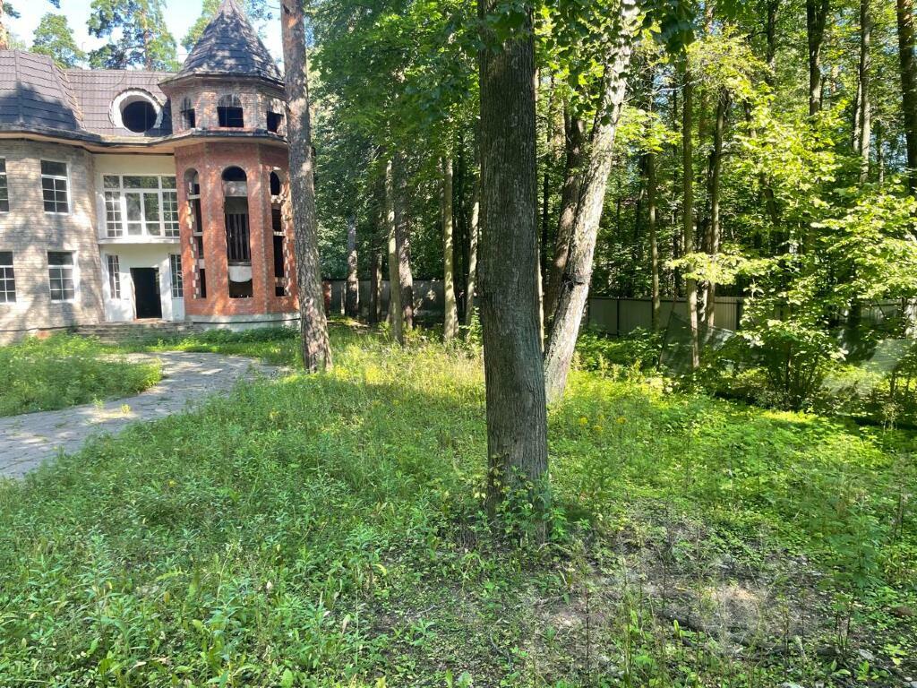 2-этажный коттедж 720 м² без отделки